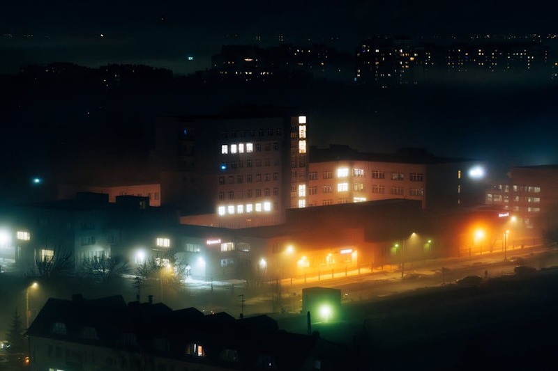 The Silent City atmospheric horror game screenshot with fog