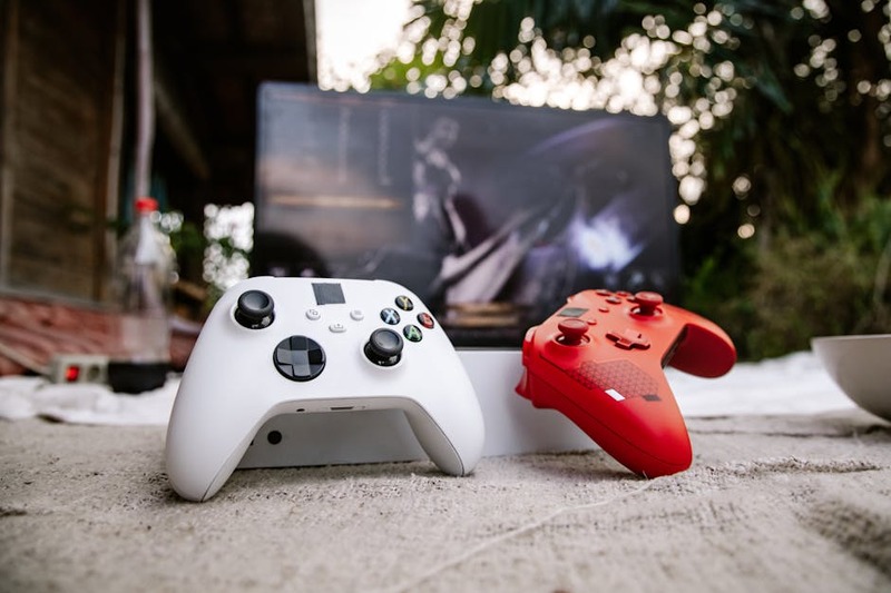 Various cloud gaming controllers for different platforms